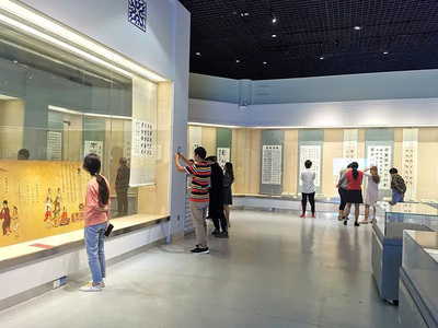 翰墨融情鑄同心——施增鴻彝漢雙文書(shū)法作品展在楚雄州博物館隆重開(kāi)展